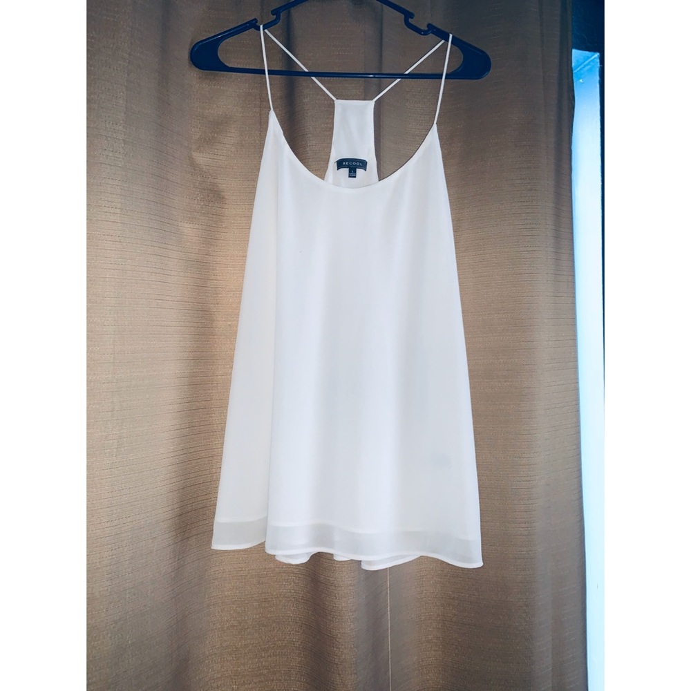 Cute white dressy top 🖤